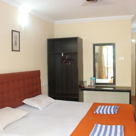 קלנגוטה Palm Resort מראה חיצוני תמונה